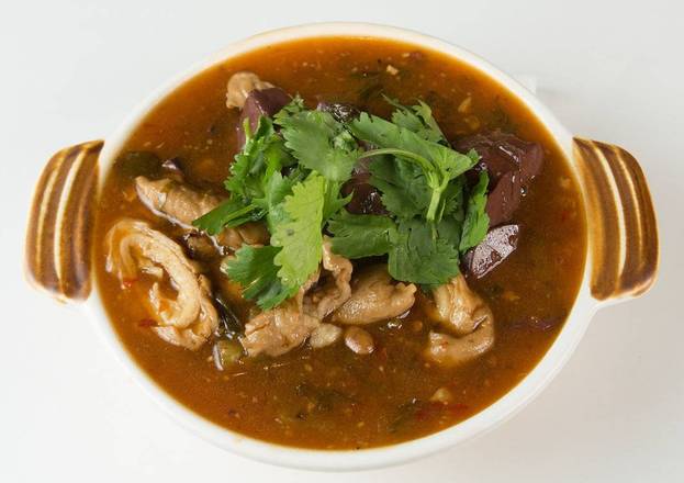 Pig Intestine with Pork Blood in Chili Hotpot 五更腸旺